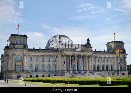 Das Reichstagsgebäude ist ein historisches Gebäude in Berlin, Deutschland. Foto: Frank Mai Stockfoto