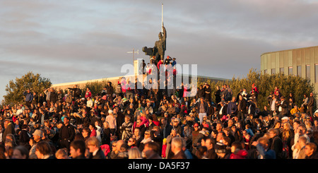 Massen von Ingolfur Arnarson Statue, Kulturfestival in Reykjavik, Island Stockfoto