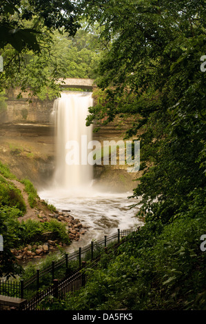 53 Fuß hoch fällt Minnehaha auf Minnehaha Creek. Stockfoto