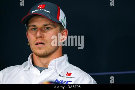 Nuerburg, Deutschland. 4. Juli 2013. Deutsche Formel1-Fahrer Nico Huelkenberg von Sauber während der Pressekonferenz auf der Rennstrecke Nürburgring in Nuerburg, Deutschland, 4. Juli 2013 zu sehen. Die Formel 1 Grand Prix von Deutschland statt findet am 7. Juli 2013. Foto: Jens Büttner/Dpa/Alamy Live News Stockfoto