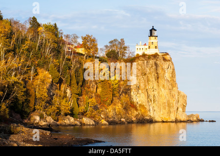 Split Rock Leuchtturm im Split Rock Leuchtturm State Park auf dem nördlichen Ufer des Lake Superior in Minnesota. Stockfoto