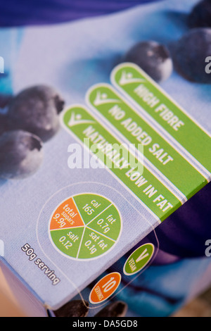 Sainsburys Ampel Kennzeichnung auf der Verpackung von Lebensmitteln Stockfoto