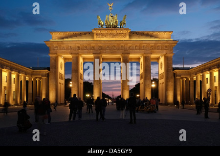 Brandenburger Tor vom Pariser Platz Berlin aus gesehen Stockfoto