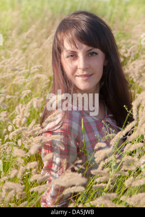 Porträt einer jungen Frau lächelnd Stockfoto