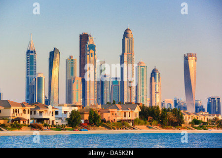 Vereinigte Arabische Emirate, Vereinigte Arabische Emirate, Dubai, Stadt, Dubai Marina, Architektur, Gebäude, futuristisch, Marina, modern, neu, Wolkenkratzer, Sonne Stockfoto