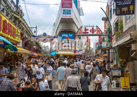 Japan, Tokio, Stadt, Ueno, Bezirk, bunte, überfüllt, berühmt, Markt, Einkaufen, Asien Straße, traditionell, ueno Stockfoto