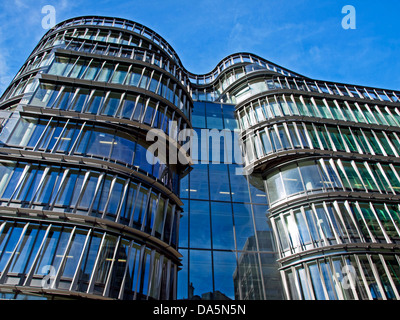 Fassade des Amazons neue Büros in 60 Holborn Viaduct, in der Nähe von Smithfield Market, City of London, London, England, Vereinigtes Königreich Stockfoto