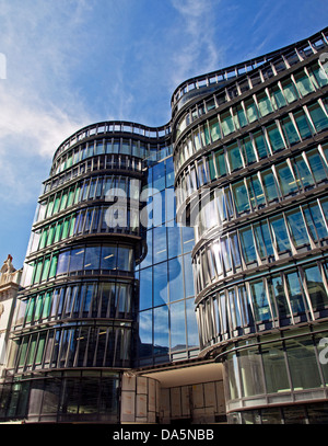 Fassade des Amazons neue Büros in 60 Holborn Viaduct, in der Nähe von Smithfield Market, City of London, London, England, Vereinigtes Königreich Stockfoto