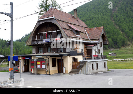 Schweiz, Cavaglia in Höhe von 1.693 Meter ist eine Haltestelle für den Bernina-Express-Zug, der in den Albula/Bernina-Ländern läuft Stockfoto