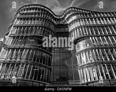 Fassade des Amazons neue Büros in 60 Holborn Viaduct, in der Nähe von Smithfield Market, City of London, London, England, Vereinigtes Königreich Stockfoto