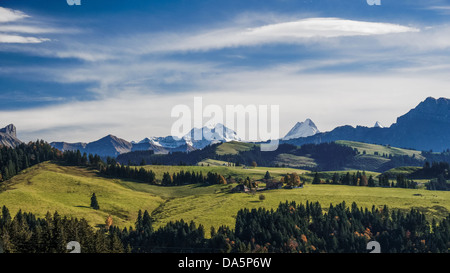 Bauernhaus, Bauernhof, Berg Gericht, Blappach, Emmental, Föhn, Föhn, Wolken, Haus, Haus, Himmel, Hof, Hof, Kanton Bern, Bern, Mann - Stockfoto