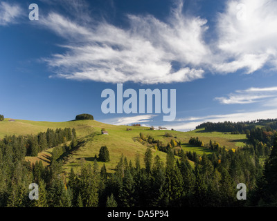 Bauernhaus, Bauernhof, Berg Gericht, Blappach, Emmental, Föhn, Föhn, Wolken, Haus, Haus, Himmel, Hof, Hof, Kanton Bern, Bern, Mann - Stockfoto