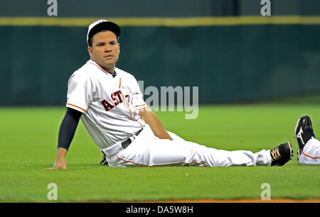 Houston, Texas, USA. 4. Juli 2013. 4. Juli 2013: Houston Astros Infielder Jose Altuve #27 erstreckt sich vor dem MLB Baseball-Spiel zwischen der Houston Astros und die Tampa Bay Rays von Minute Maid Park in Houston, Texas. Bildnachweis: Csm/Alamy Live-Nachrichten Stockfoto