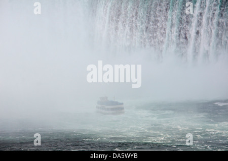 American Falls, Kanada, Magd des Bootes Nebel, Niagarafälle, Wasser, Niagara River, Ontario, Tour, Travel, Boot, Bootsfahrt, Tag, Stockfoto