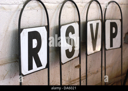 Wegweiser Mit Briefen Rechtschreibung Rsvp Respondez S Il Vous Plait Stockfotografie Alamy