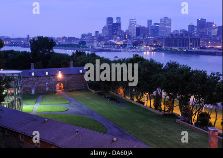 Kanada, Montreal, Quebec, Boote, Gebäude, Stadtbild, Hof, Rasen, Horizontal, Lichter, Bürgersteig, Skyline, Hochhäuser, Wat Stockfoto