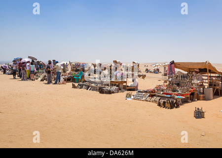 Marktstände in der Wüste von Gizeh, Kairo, Ägypten Stockfoto