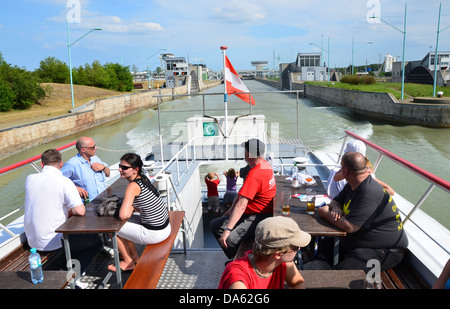 Wien, Österreich, Donau, Bootsfahrt, Vakuumschleuse Stockfoto