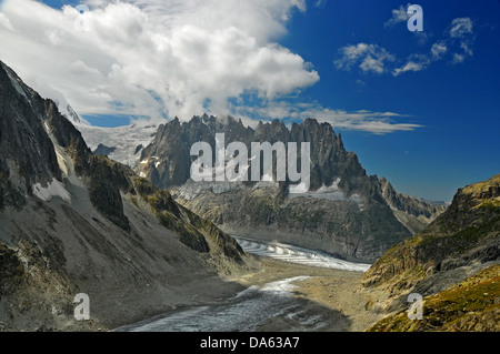 "Aiguilles de Chamonix" oder Chamonix Nadeln, über das Mer de glace in den französischen Alpen, angesehen von oben Leschaux g Stockfoto