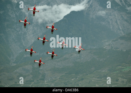 SION, Schweiz, Schweizer Luftwaffe PC-7 Team in Ausbildung an der Breitling-Luft zeigen.  17. September 2011 in Sion, Schweiz Stockfoto