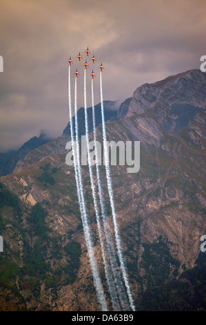SION, Schweiz, Patrouille de France in ein steiler Aufstieg auf dem Breitling Air show.  17. September 2011 in Sion, Schweiz Stockfoto