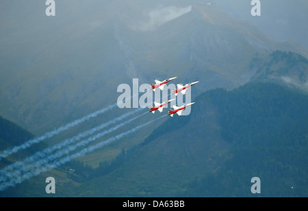 SION, Schweiz, Schweizer Luftwaffe Team nachgestellte Rauch in den Bergen am Breitling Airshow.  17. September 2011 in Sion, S Stockfoto