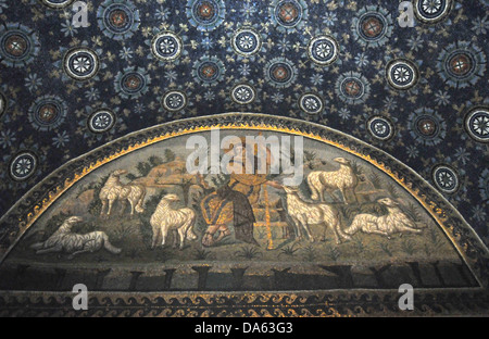 der gute Hirte, aufgeführt Alegorical UNESCO Mosaik vom Mausoleum der Kaiserin Galla Placida, Ravenna, Italien Stockfoto