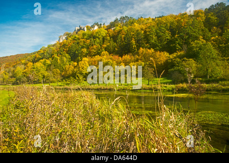 Blau, Fluss, Fluss, blaue Tal, Ruinen, Hohengerhausen, Rusenschloss, Burgruine, Blaubeuren, Alb-Donau, Baden-Wurttemberg, Ger Stockfoto