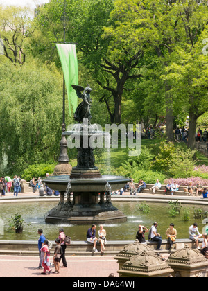 Engel des Wasser, Bethesda Terrasse, Central Park im Frühling, NYC Stockfoto