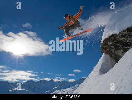 Snowboarden, Arosa, Berg, Berge, Winter, Kanton, GR, Graubünden, Graubünden, snowboard, Snowboarden, Wintersport, Sprung, Stockfoto