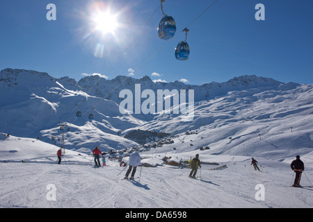 Skigebiet Arosa, Berg, Berge, Winter, Kanton, GR, Graubünden, Graubünden, Kirche, Religion, Ski, Skifahren, Wintersport, Stockfoto