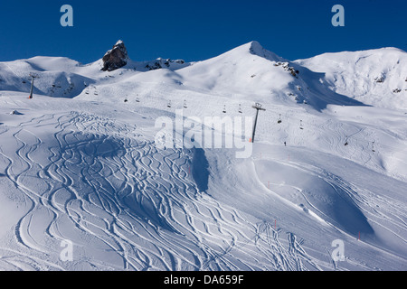 Skigebiet Arosa, Berg, Berge, Winter, Kanton, GR, Graubünden, Graubünden, Kirche, Religion, Ski, Skifahren, Wintersport, Stockfoto