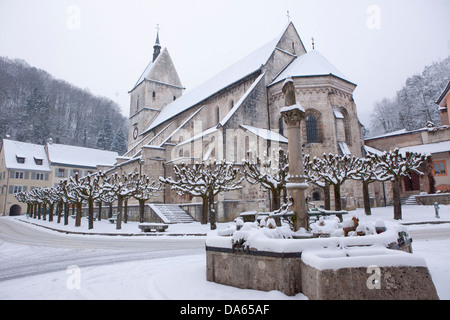 Saint-Ursanne, Jura, Kanton, JU, Dorf, Schnee, Winter, Schweiz, Europa, Kirche Stockfoto