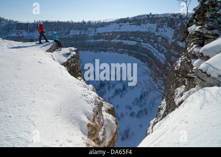 Schnee Schneeschuh-Tour Schneeschuh-Tour, Tour, Mountainbike-Tour Creux du van, Val de Travers, Neuenburger Jura, Kanton, JU, Schnee, Winter, Clif Stockfoto