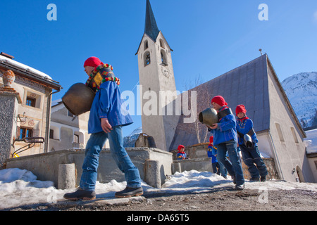 Chalandamarz, benutzerdefinierte, Guarda, Unterengadin, Tradition, Folklore, Trachten, Kind, Kinder, Trachten, National Stockfoto
