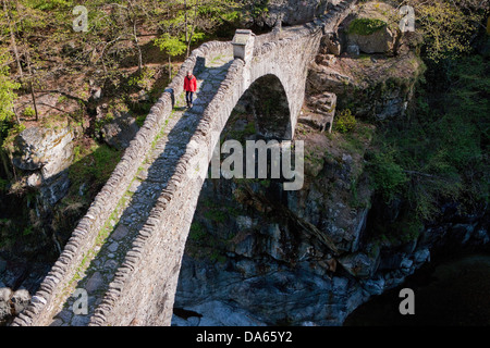 Ponte Romano, Intragna, steinerne Brücke, Kanton, TI, Ticino, Süd Schweiz, Brücke, Fluss, Fluss, Bach, Gewässer, Wasser, M Stockfoto