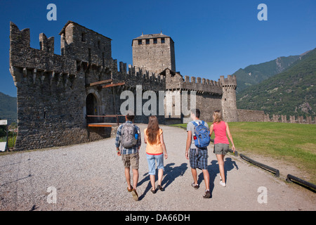 Touristen, Monte Bello, Besuch, Gebäude, Bau, Tourismus, Urlaub, Schloss, Kanton, TI, Ticino, Südschweiz, Großbrit Stockfoto