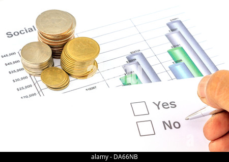 Ja kein Kontrollkästchen mit Münzen und Business-Grafik Stockfoto