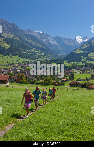 Reisen-Gruppe, Frutigen, Berner Oberland, Kandertal, Kanton Bern, Gruppe, Dorf, Wanderweg, Wandern, Wandern, trekking, Switz Stockfoto