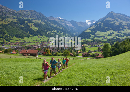 Reisen-Gruppe, Frutigen, Berner Oberland, Kandertal, Kanton Bern, Gruppe, Dorf, Wanderweg, Wandern, Wandern, trekking, Switz Stockfoto