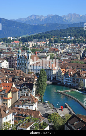 Schweiz, Europa, Luzern, Altstadt, Reisen, Geografie, Urban, Swiss, Kirche, keine Menschen, vertikal Stockfoto