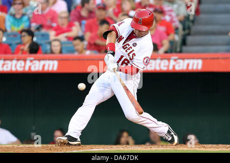 Anaheim, Kalifornien, USA. 4. Juli 2013. 4. Juli 2013 Anaheim, Kalifornien: Los Angeles Angels Catcher Hank Conger (16) verbindet mit dem Ball in der Major League Baseball Spiel zwischen den St. Louis Cardinals und den Los Angeles Angels im Angel Stadium am 4. Juli 2013 in Anaheim, Kalifornien. Rob Carmell/CSM/Alamy Live-Nachrichten Stockfoto