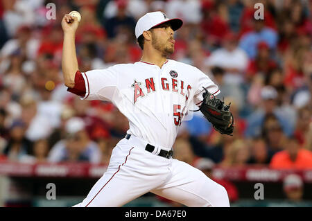 Anaheim, Kalifornien, USA. 4. Juli 2013. 4. Juli 2013 Anaheim, Kalifornien: Los Angeles Angels Relief Pitcher Michael Kohn (58) Stellplätze während der Major League Baseball-Spiel zwischen den St. Louis Cardinals und den Los Angeles Angels im Angel Stadium am 4. Juli 2013 in Anaheim, Kalifornien. Rob Carmell/CSM/Alamy Live-Nachrichten Stockfoto