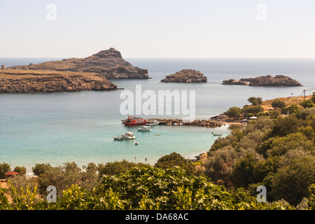 Blick auf die Bucht bei Lindos, Rhodos, Griechenland Stockfoto