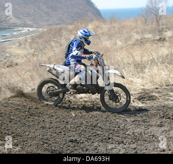 Motocross-Bike in einem Rennen stellvertretend für Konzept von Geschwindigkeit und Kraft in extremen Mann sport Stockfoto