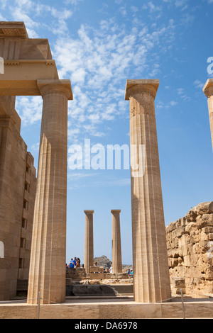 Spalten von der dorischen Tempel der Athena Lindia, die Akropolis Lindos, Rhodos, Griechenland Stockfoto