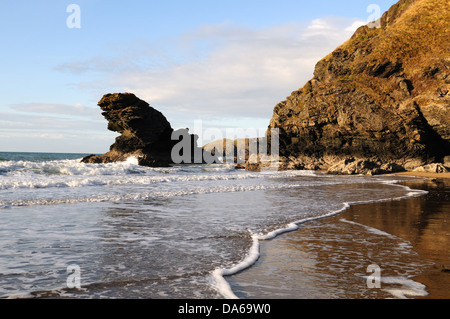 Llangrannog Strand und Carreg Bica Felsformation Ceredigion Wales Cymru uK GB Stockfoto