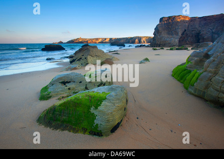 Côte Sauvage, Frankreich, Europa, Bretagne, Departement Morbihan, Küste, Felsen, Klippe, Meer, Sandstrand Stockfoto