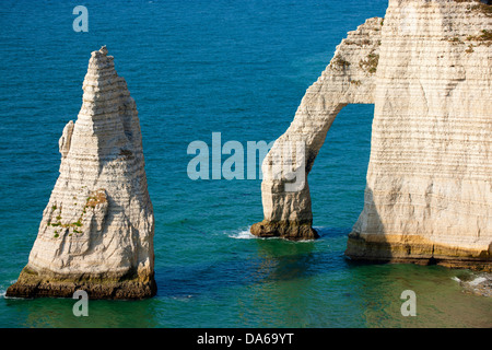 Etretat, Frankreich, Europa, Normandie, Departement Seine maritime, Meer, Küste, steil, Kreide, Felsen, Bogen Stockfoto