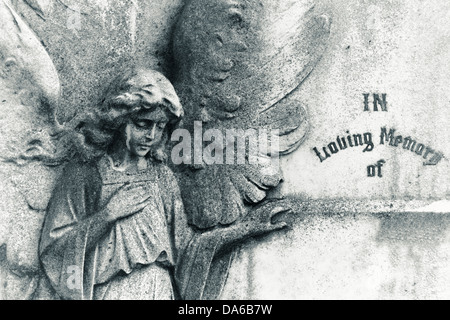 Engel auf leere Grabstein Stockfoto